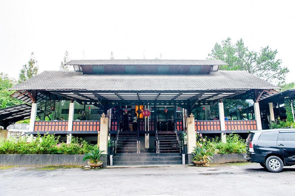 Taman Simalem Resort Tongging Exterior photo